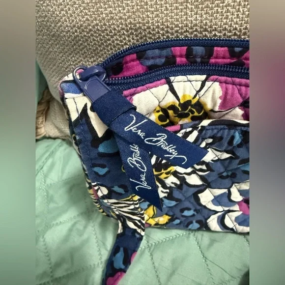 Vera Bradley Crossbody Bag - Picture 6 of 9